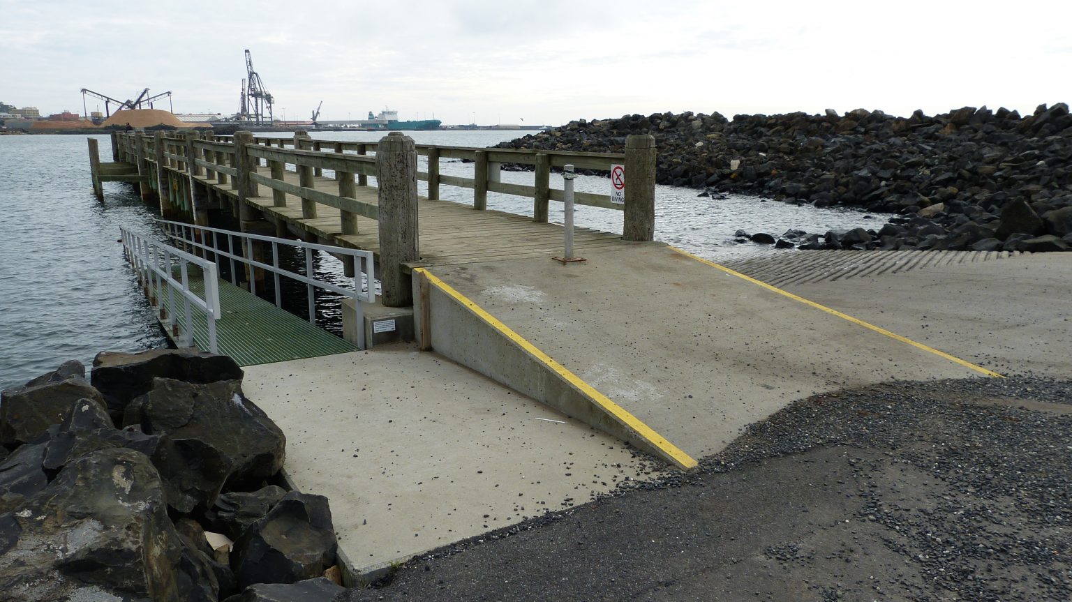 Emu Bay Boat Ramps / Jetties Marine and Safety Tasmania